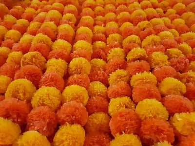 Imagen del producto de Guirnaldas de flores doradas de plástico, de 1,5 metros de largo, para decoración de eventos