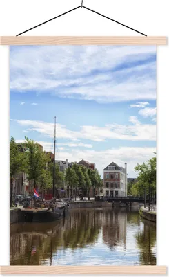 Produktbild von MuchoWow® Textilposter Groningen - Segelboot - Grachtenhaus 40x60 cm mit holzfarbenen Rahmen - Poster