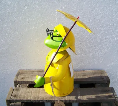 Produktbild von Zaunhocker Frosch Metall mit Schirm, ca. 25 cm hoch, Ø 9 cm