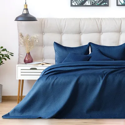 Produktbild von Bettüberwurf Carmen - Premium Tagesdecke mit matter Satin Oberfläche, Farbe:Darkblue, Größe:Bettüberwurf 260x280 cm