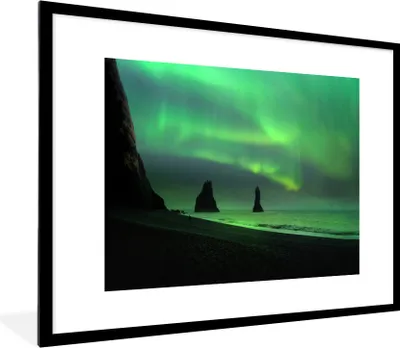 Produktbild von MuchoWow® MuchoWow® Gerahmtes Poster Nordlichter - Meer - Island 80x60 cm - Poster mit zchwarzem Bilderrahmen - Schlafzimmer-Dekorationen - Fotoposter