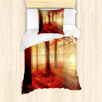 Produktbild von ABAKUHAUS Wald Mantele, Nebligen Morgen im Wald, Milbensicher Allergiker geeignet mit Kissenbezügen, 135 cm x 200 cm - 80 x 80 cm, Gelb Rot