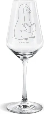 Produktbild von Mr. & Mrs. Panda Weißwein Glas Pinguin Buch - Transparent - Geschenk, Weißweinkelch, wein, Ausruhen, Weinglas, Urlaub, Ferien, Freizeit, Nichtstun, Kelch, Lesen