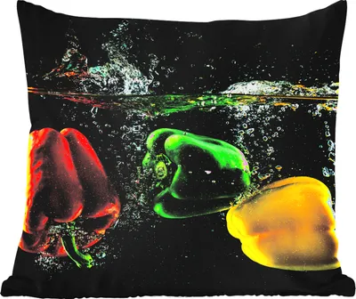 Produktbild von MuchoWow® Outdoor Kissen - Paprika - Gemüse - Wasser - Schwarz - Rot - Grün - Gelb - 45x45 cm - Wetterfest - Lounge Kissen - Fotokissen - Dekoratives Kissen