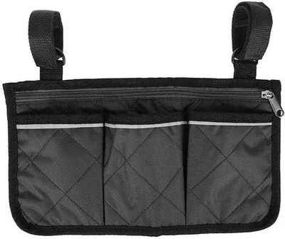 Produktbild von Bequemer Rollstuhl- und Rollator-Taschenrucksack mit Anhängemöglichkeit für Senioren und behinderte Menschen in Schwarz.