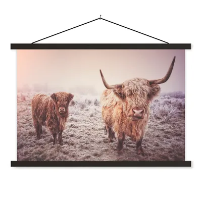 Produktbild von MuchoWow® Textilposter Schottische Hochlandbewohner - Licht - Himmel - Natur 60x40 cm mit schwarzem Rahmen - Hölzernes