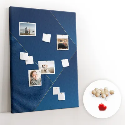 Imagen del producto de Tablero de corcho con chinchetas – Tablero con chinchetas para fotografías y notas – 100x140 cm – 100 chinchetas de madera – Diseño decorativo