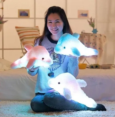 Obrázek produktu pro Noční lampička Delfín, žlutá, 30 cm, z měkkého plyše s LED světly pro děti, ideální na usínání