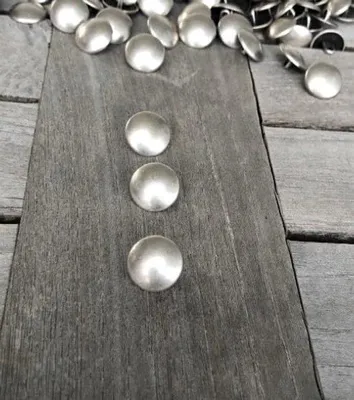 Immagine prodotto di Bottoni in metallo argentato opaco con effetto lucido e pupilla (10 pezzi) (20 mm)