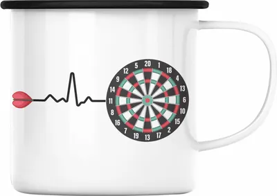 Produktbild von Trendation - Dart Herzschlag Geschenk Emaille Tasse Emaille Emaille Tasse Dartspieler Geschenkidee Darts Geschenke für Männer Frauen (Schwarz)