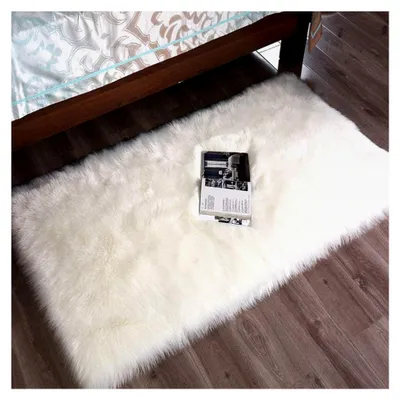 Produktbild von Lammfellimitat Teppich, Kunstfell Dekofell Longhair Fell Nachahmung Wolle Bettvorleger Sofa Matte (Weiß, 60 X 90cm)