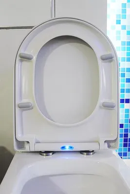 Produktbild von BERNSTEIN Duroplast WC-Sitz U1002 mit Soft-Close & LED-Nachtlicht – Akustiksensor, Blaue Beleuchtung