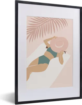 Produktbild von MuchoWow® Gerahmtes Poster Frau - Hut - Strand 30x40 cm - Poster mit Schwarzem Bilderrahmen Wandposter Rahmen Foto Bilder - Wandposter Schlafzimmer