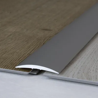 Produktbild von PROVISTON | Übergangsprofil | Aluminium eloxiert | Silber | Breite 37 mm | Höhe 4.5 mm | Länge 2700 mm | Selbstklebend | Übergangsschiene | Übergangsleiste | Bodenprofil | Abdeckleiste | 1 Stück