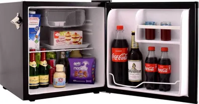 Produktbild von 46 l Kleiner Retro Mini Kühlschrank schwarz mit Flaschenöffner Canopus