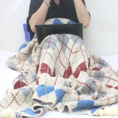 Produktbild von Unyqoos® Leichte Boho-Kuscheldecke, gestrickt mit Rautenmuster & Quasten, 100%.Polyacrylfaser 290 g/m², seidenweich, 130 x 170 cm, für Bett & Sofa
