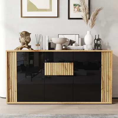 Immagine prodotto di Mobile contenitore moderno, nero con finitura effetto legno, dimensioni 140x35x71 cm, dotato di tre ante, sei scomparti contenitori e frontale lucido, ideale per soggiorno, sala da pranzo e ingresso