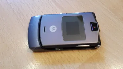 Immagine prodotto di Motorola RAZR V3 grigio telefono flip