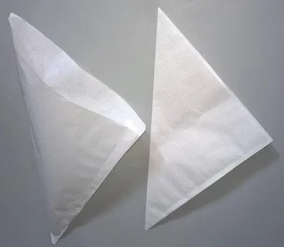 Produktbild von Spitztüten aus Pergament Ersatz 23cm - Fettdicht | Inhalt 250 Gramm (100 Stück) [PPS23]