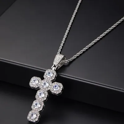 Produktbild von Halskette Aurora Cross - Silber mit Kristallanhänger KP38303