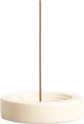Produktbild von HOMLA ZEN RITUAL Sandelholz-Räucherstäbchen-Set 30 Stück.