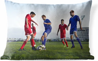 Produktbild von MuchoWow® Outdoor Kissen - Fußballspiel - 50x30 cm - Wetterfest - Lounge Kissen - Sofa kissen - Wohnzimmer Dekoration