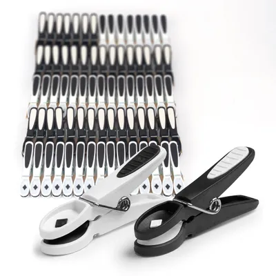 Immagine prodotto di Relaxdays, mollette per bucato, impugnatura morbida, 75 pezzi, gommate, resistenti, pinze per asciugamani, graffette in plastica per calzini, colore nero/bianco, Immagine generata dall'IA