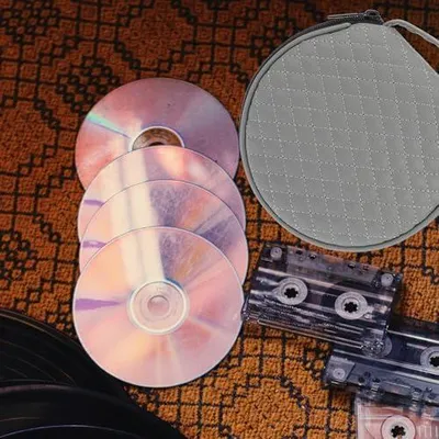 Produktbild von CD-Aufbewahrungstasche mit Reißverschluss aus PU, bestickte Tasche mit Karomuster für Auto und Zuhause