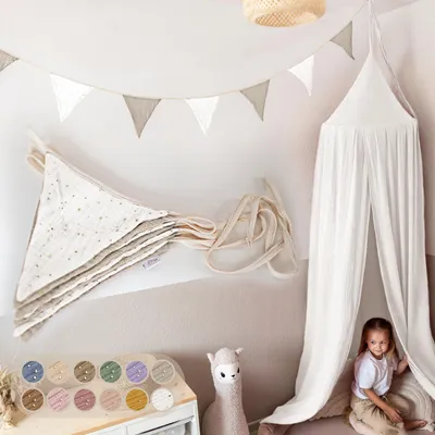 Produktbild von Handgemachte Wimpelkette aus Musselin Kinderzimmer Gold Applikation