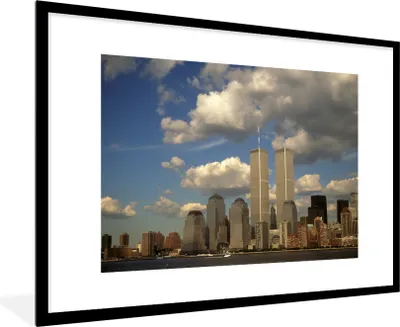 Produktbild von MuchoWow® Gerahmtes Poster Wolken, die das World Trade Center in New York umgeben 90x60 cm - Poster mit Schwarzem Bilderrahmen Wandposter Rahmen Foto Bilder - Wanddekoration - Fotos