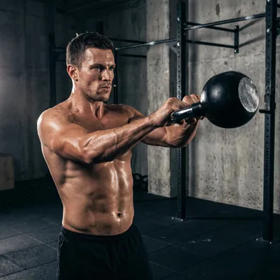 Produktbild von Kettlebell 6 kg Gusseisen gummiert – Kugelhantel mit Stahlgriff, KI-generiertes Bild