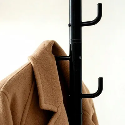 Image de Porte-manteau et base en marbre, en métal noir, dimensions : 175 x 37 x 37 cm