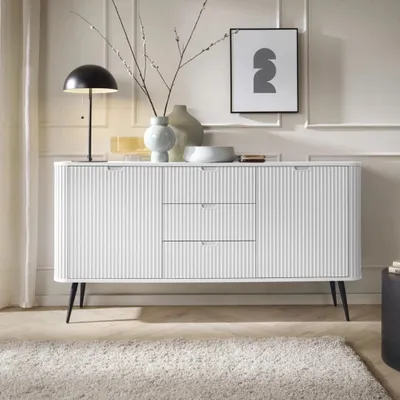Productafbeelding van Kommode Porto 2D3S, 168 cm, wit, met twee deuren en drie lades, op hoge zwarte metalen poten