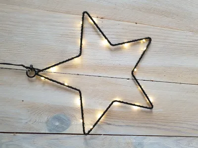 Produktbild von LED Stern 20cm Timer schwarz Batteriefach Batterie beleuchtet warmweißes Licht batteriebetrieben