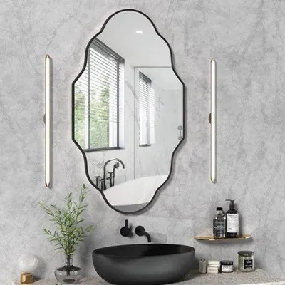 Productafbeelding van Asymmetrische wandspiegel met een zwarte metalen lijst, 116 x 66 cm, vervormingsvrije reflectie