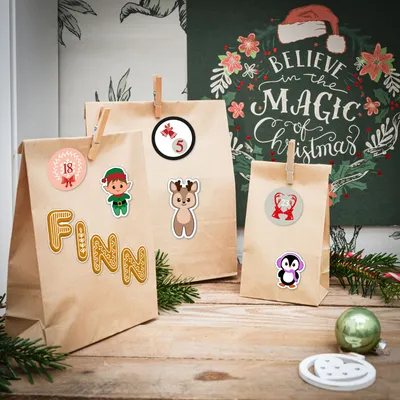 Produktbild von DIY Adventskalender zum Befüllen - 24 Papiertüten in 3 Größen Sticker Bastelset