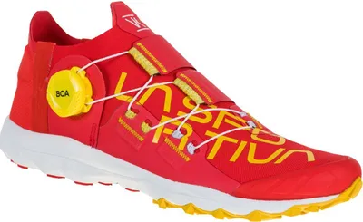 Trailrunning-Schuhe "VK Boa® Woman" von La Sportiva in Rot mit gelben Akzenten und BOA-Verschlusssystem.
