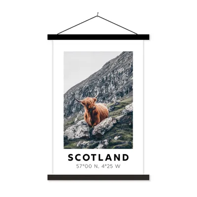 Produktbild von MuchoWow® Textilposter Schottland - Schottische Highlander - Berge 60x90 cm mit schwarzem Rahmen - Poster Wohnzimmer