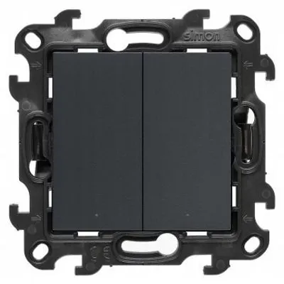 Imagen del producto de Interruptor doble de cambio con luz, modelo Simon 24, color grafito mate