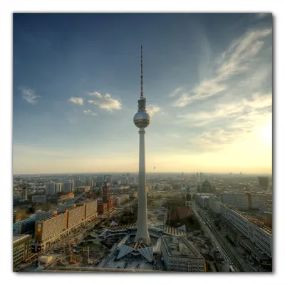 Produktbild von Wallario selbstklebende Möbelfolie/ Tischdecke für Innen und Außen, Größe: 90 x 90 cm - Fernsehturm Berlin mit Panoramablick über die Stadt