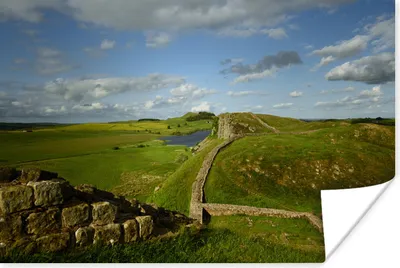 Produktbild von MuchoWow® Poster Hadrianswall umgeben von grüner Landschaft 60x40 cm - Schlafzimmerdekoration