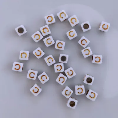 Image de Perles pour lettres, 30 pièces, 6x6 mm, blanches avec or, carrées, lettre C