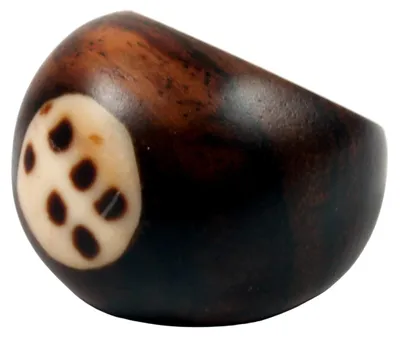 Produktbild von Handgeschnitzter Holzring mit Gravierter Muscheleinlage - Modell 4, Braun, Holz,Muscheln, Ringgröße: 7