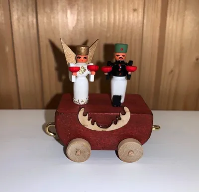 Produktbild von Weihnachtsfiguren Waggon mit Engel & Bergmann für Elchexpress Höhe 8cm NEU