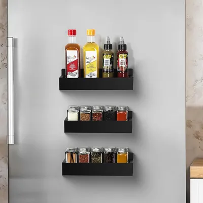 Zdjęcie produktu dla Stojak na przyprawy na lodówkę z haczykami - magnetyczny i oszczędzający miejsce - czarny [zestaw 4] wiszący stojak na przyprawy