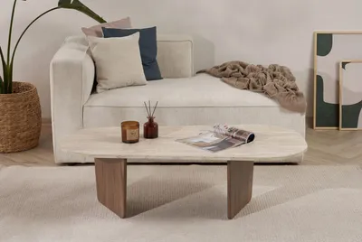 Produktbild von Skye Decor, Hochwertiger Couchtisch, Travertin & Walnuss, 130 x 40 x 65 cm | 100% melaminbeschichtete Spanplatte, 18 mm dick | Moderner, eleganter Design für Ihr Zuhause.