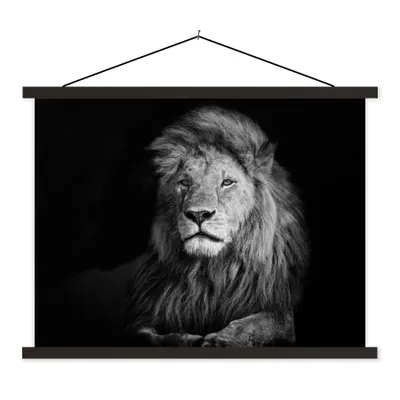 Produktbild von MuchoWow® Textilposter Wildlife - Löwe - Schwarz - Weiß 150x113 cm mit schwarzem Rahmen - Wohnzimmer