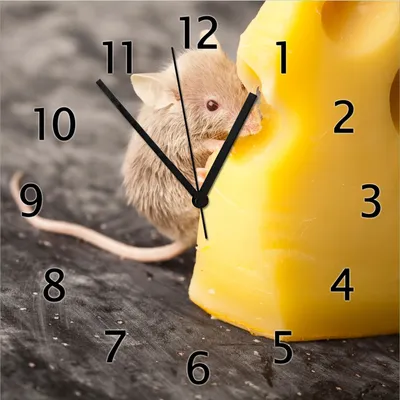 Produktbild von Wallario Design Wanduhr Süße Maus knabbert an einem Käse in der Küche aus Echtglas, Größe 30 x 30 cm
