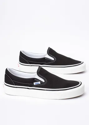 Zdjęcie produktu dla Vans UA Classic Slip-on 98 (VN0A3JEXUDA1) rozmiar 36,5