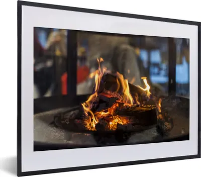 Produktbild von MuchoWow® MuchoWow® Gerahmtes Poster Ein brennender Kamin 40x30 cm - Poster mit zchwarzem Bilderrahmen - Bilderrahmen - Poster im Rahmen